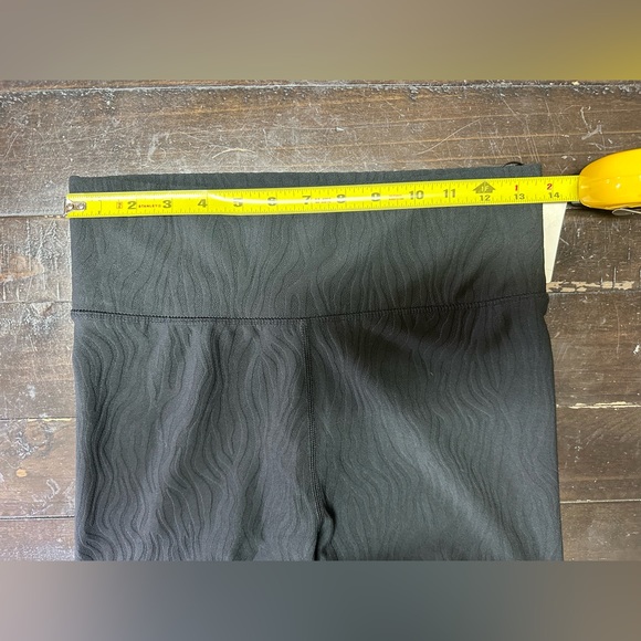 NWT Cut The Frills Textured Black Leggings Sz Medium - Picture 5 of 9